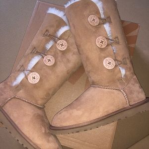 Authentic 💯 Bailey Triplet Ugg Boots